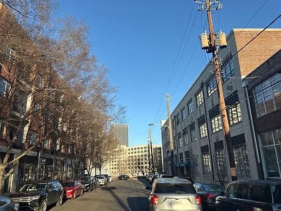 2nd image of 333 Nelson St SW