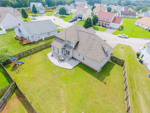 3rd image of 3807 Yorktown Dr