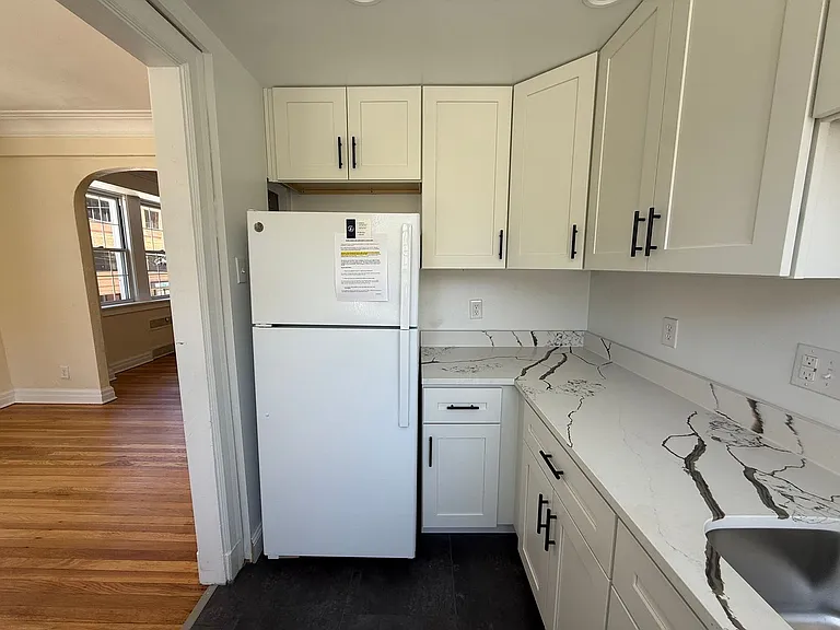 New King Edward Apartments — Photo 170