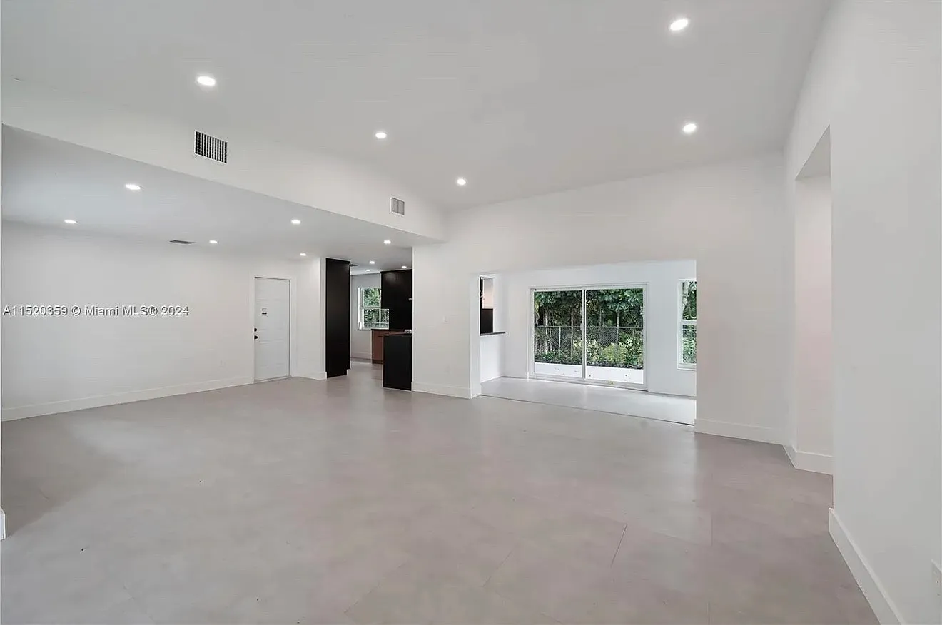 3 bed, 1500 sqft, $3,200 — Photo 3
