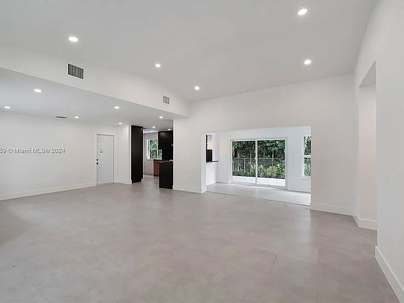 3rd image of 9335 SW 117th Ave