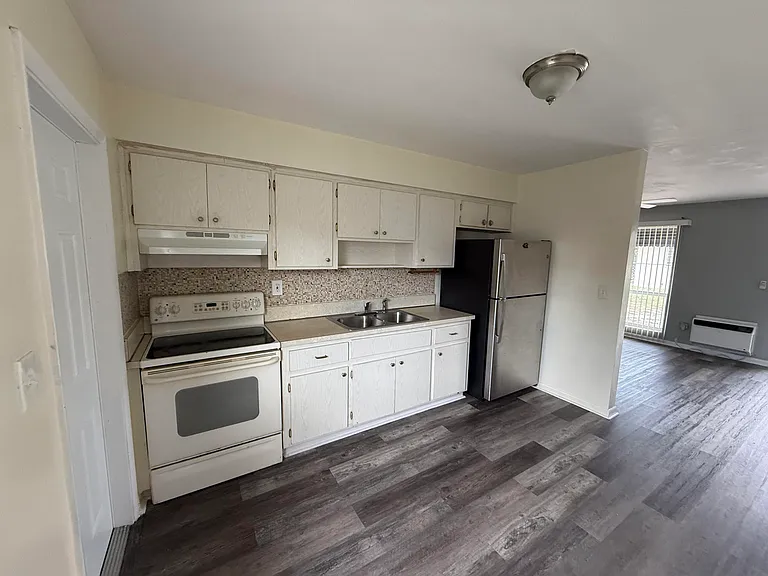 4109 SW 24th St — Photo 2