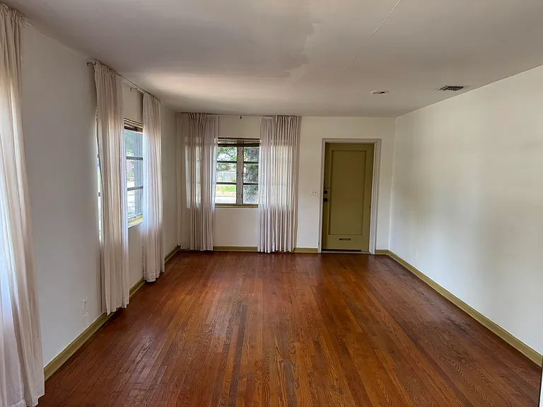 2919 Poinsettia Ave — Photo 11