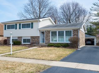 575 Patton Dr, Buffalo Grove, IL 60089