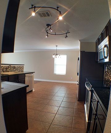 5th image of 4022 Privet Pl