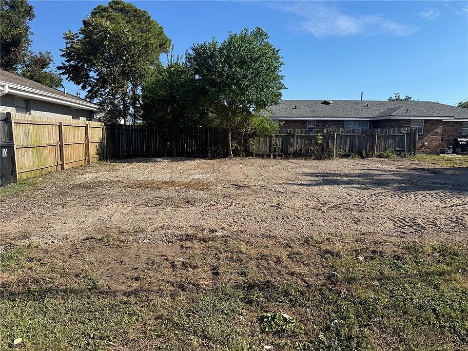 2nd image of 502 Chalmette Ave