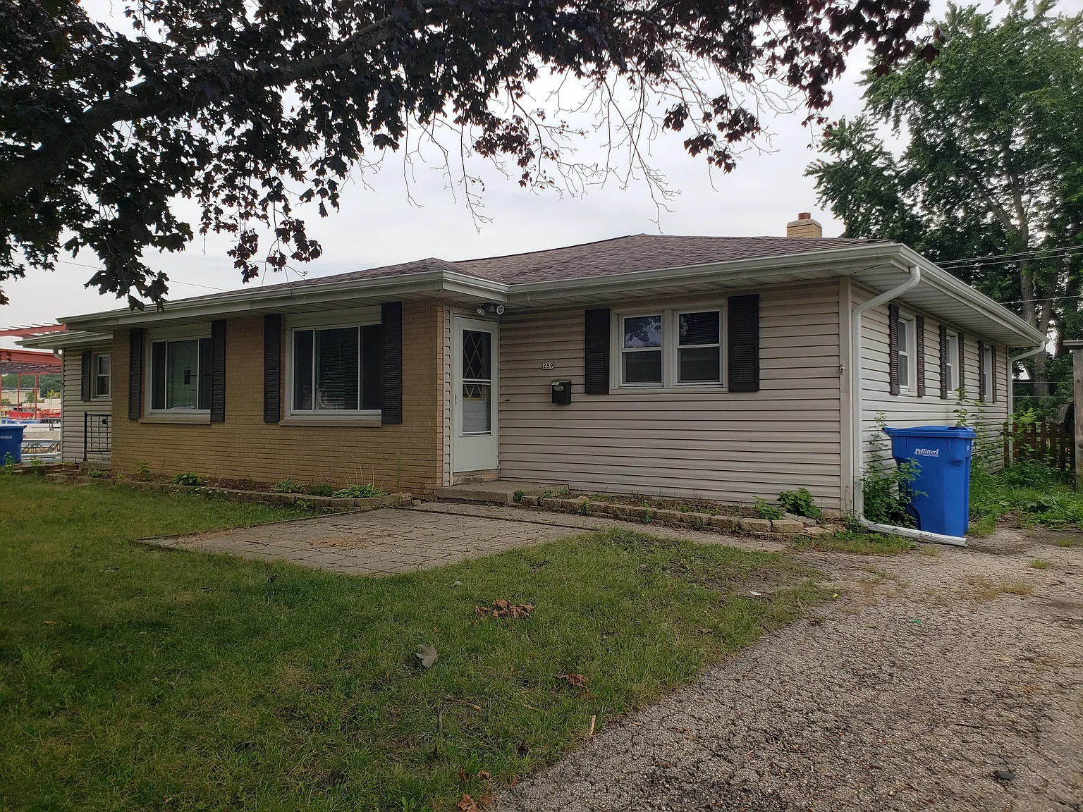 3 bed, 1040 sqft, $2,000 — Photo 2