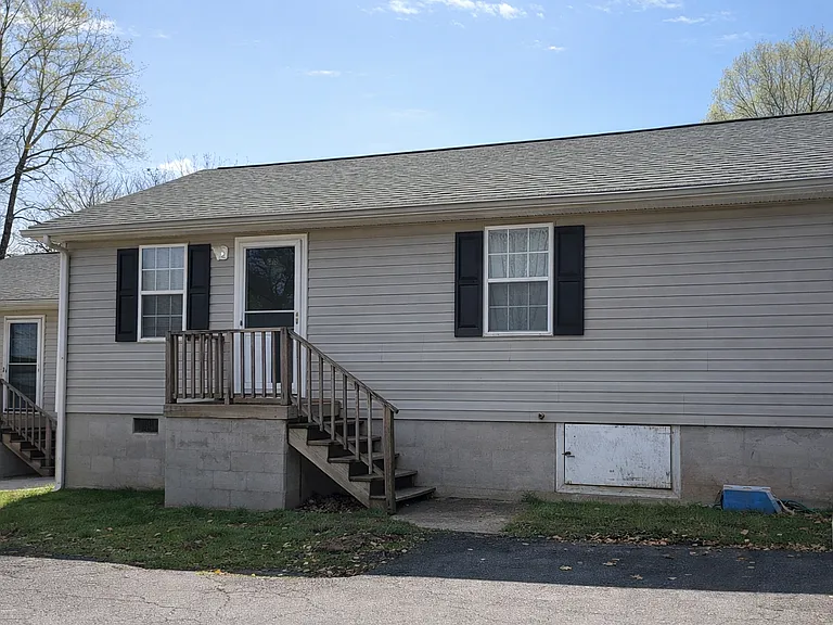 713 E Joyner St #B — Photo 2