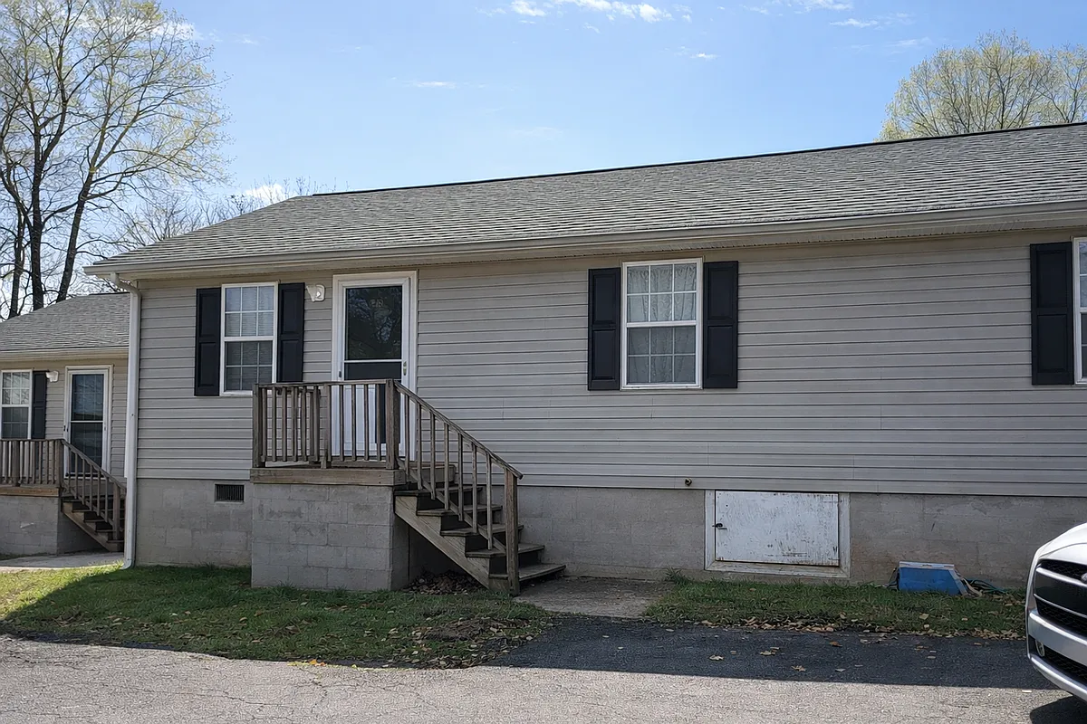 Building Photo - 713 E Joyner St #B