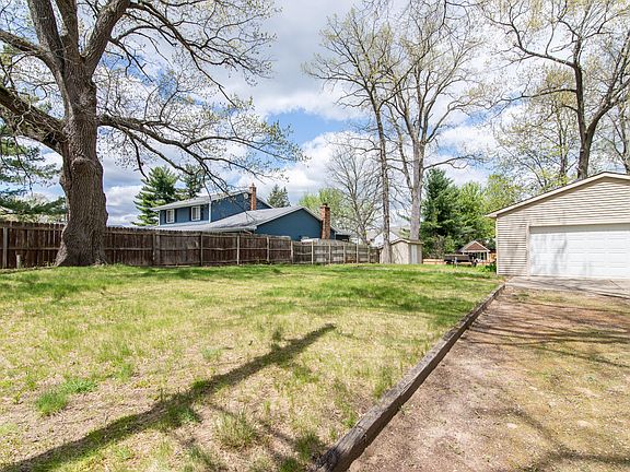 5th image of 9190 Chaumont Dr