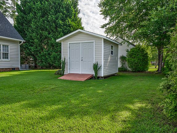 5th image of 604 Woods Walk Ln