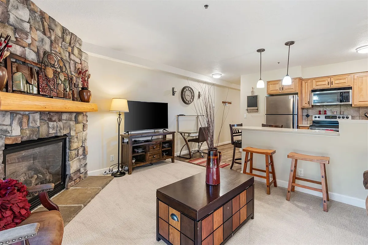 1 bed, 680 sqft, $1,800 — Photo 2