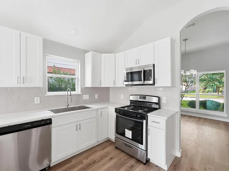25414 Barmby Dr — Photo 6