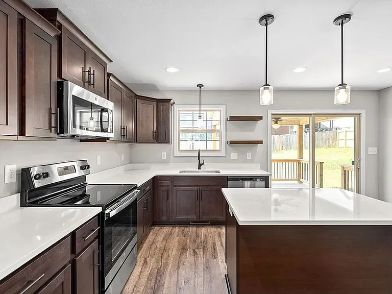 736 Banister Dr — Photo 17