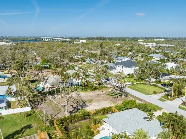 646 Camelia Ln, Vero Beach, FL 32963