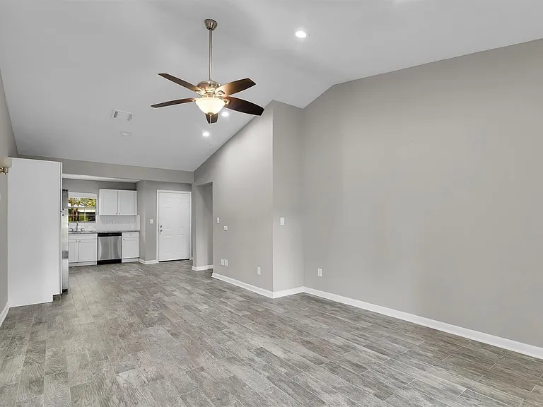 3555 Balboa Cir — Photo 9