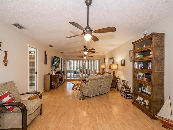 2nd image of 830 Carlton Ct