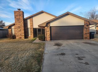 2610 Wagon Trl, Enid, OK 73703