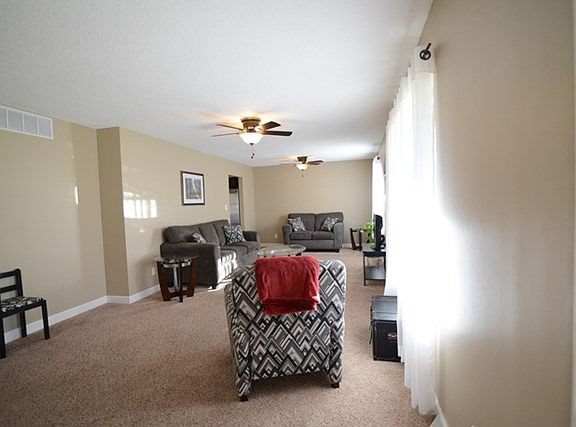 5th image of 3927 Greenbrier Dr