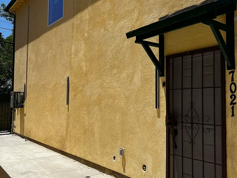 7021 Jamieson Ave — Photo 1