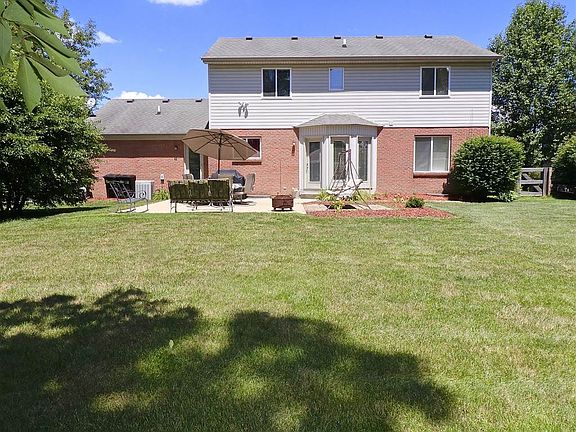 3rd image of 10121 Cedarwood Dr