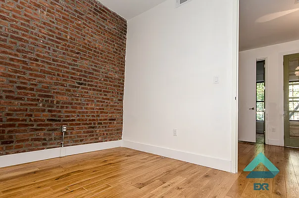 Rented by EXR | media 32