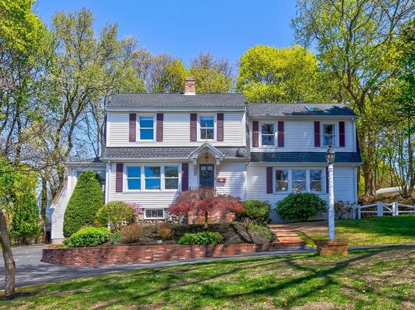 15 Hopkins St, Wakefield, MA 01880