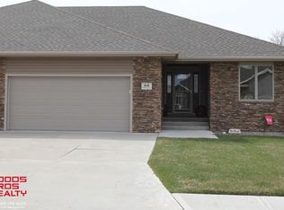 616 Redwood Rd, Grand Island, NE 68803