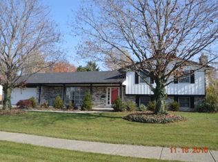 210 Scott Dr, Englewood, OH