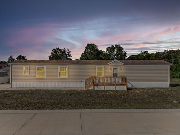 Exterior Image-16-Clayton - Wakarusa Camelot Village