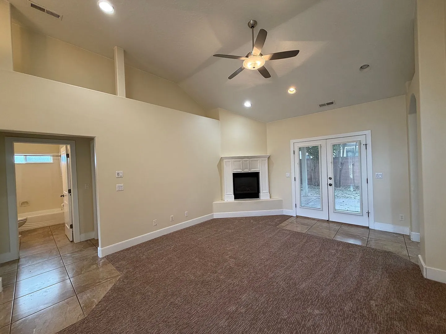 Darling Home For Rent In Washington! — Photo 2