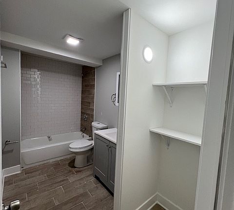 Bathroom/Linen Closet