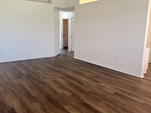 3rd image of 2700 Hampton Park Cir