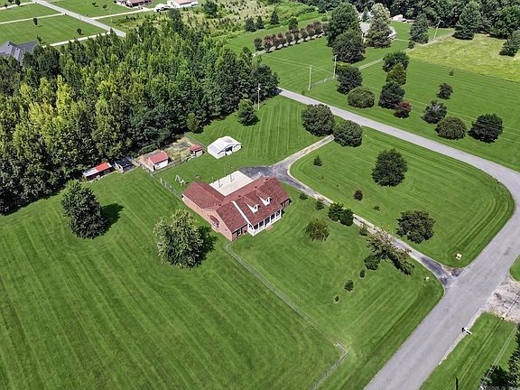 3rd image of 44 Bradley Ln