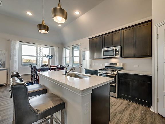 2nd image of 2101 Lake Front Trl
