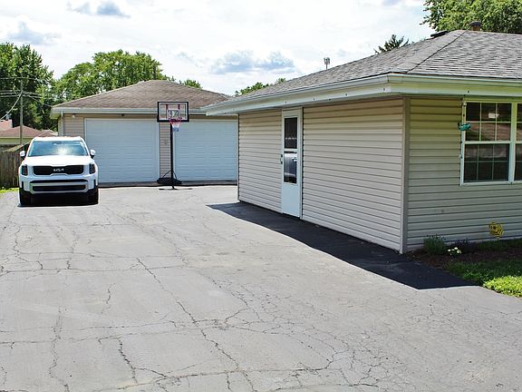 5th image of 5445 Sand Ridge Rd