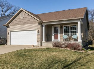 2132 Sugar Creek Dr NW, Cedar Rapids, IA 52405