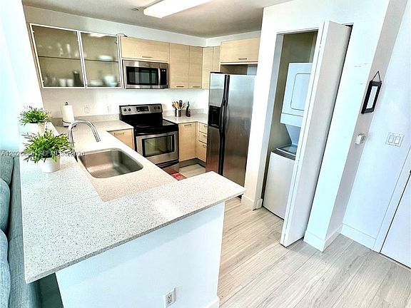 4th image of 350 NE 24th St APT 709