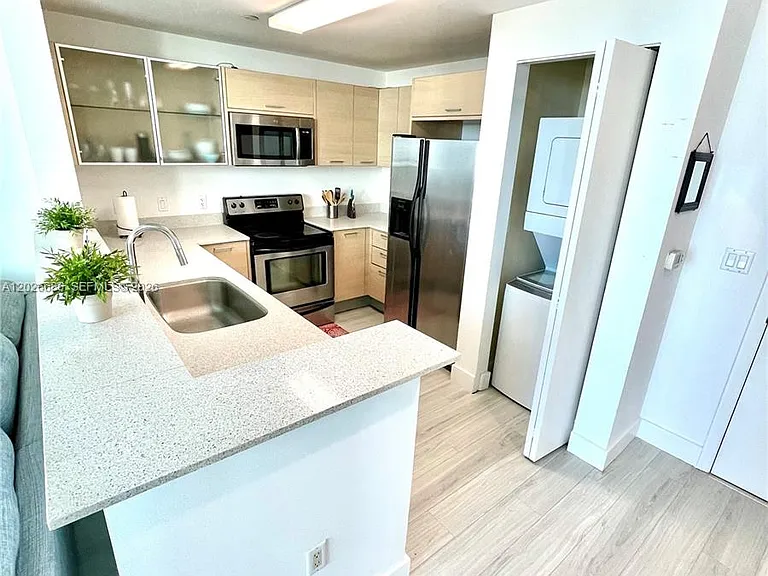 350 NE 24th St #709 — Photo 4