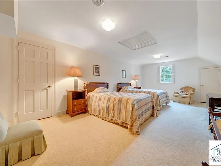 266 Plantation Rd — Photo 15