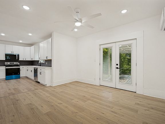 5th image of 404 S Pearl St