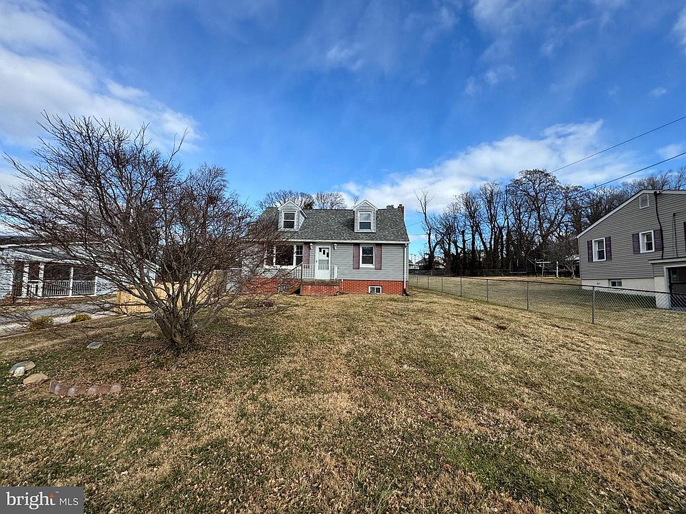 1st image of 2716 Alderwood Ave