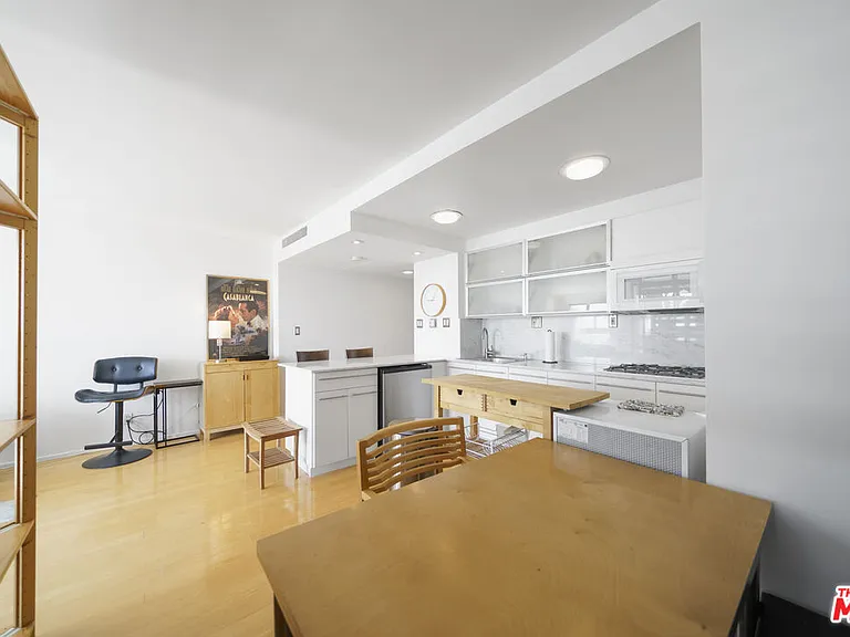 800 W 1st St #2104 — Photo 5