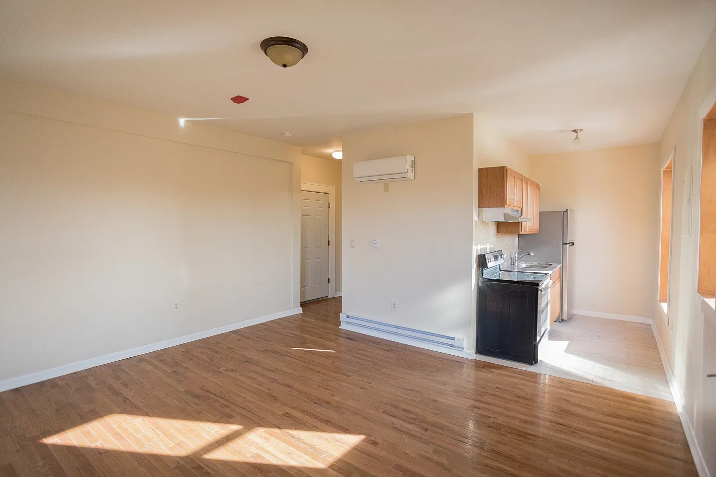 Studio, 400 sqft, $725 — Photo 3