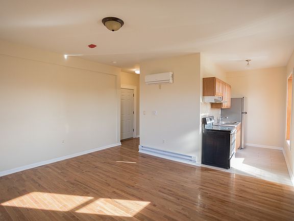 3rd image of 253 Erskine St APT 204