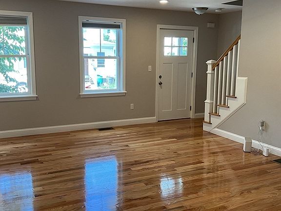 3rd image of 36 Osgood St Unit 2