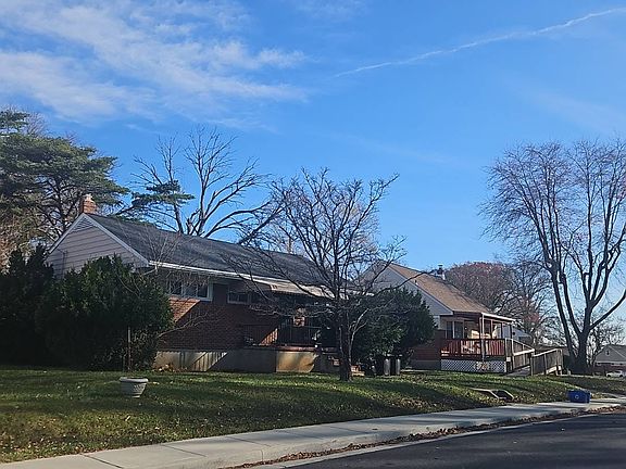 3rd image of 539 Woodside Rd