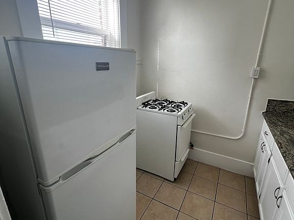 4th image of 1355 S Hope St APT 301