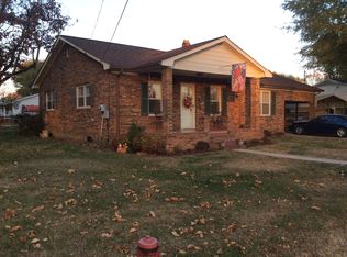 906 W Jefferson St, Mayodan, NC 27027