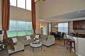 4 bed, 2.5 bath, 2427 sqft, $2,600 — Photo 4